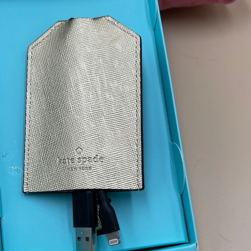 Kate Spade  Metallic Tech Cable Pouch IPod IPhone IPad portable Lightning Cable